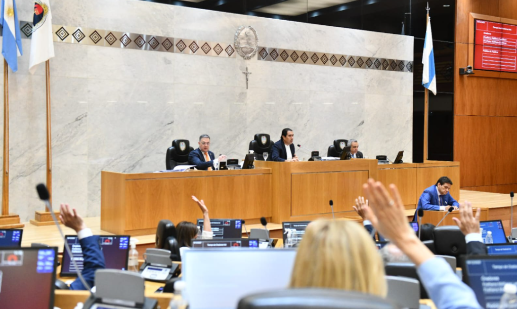 La discusión por la emergencia electoral tensó una sesión centrada en leyes&nbsp;económicas
