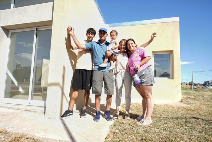 La Provincia entregó 46 viviendas en Coronel Dorrego, El Perdido y&nbsp;Oriente