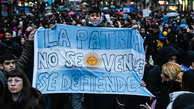 Trabajadores, empresarios y excombatientes marchan contra el fallo de la Corte por la Ley de&nbsp;Tierras